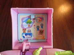 LITTLEST PET SHOP TEENIEST TINIEST PUPPIES DOGS POP OPEN MINI COMPACT PLAYSET