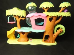 LPS Magic Motion Treehouse with Littlest Pet. Shop animals and accessories.