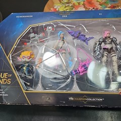 League of Legends NIB Dual Cities LIMITED 1st EDITION Champion Collection SEALED