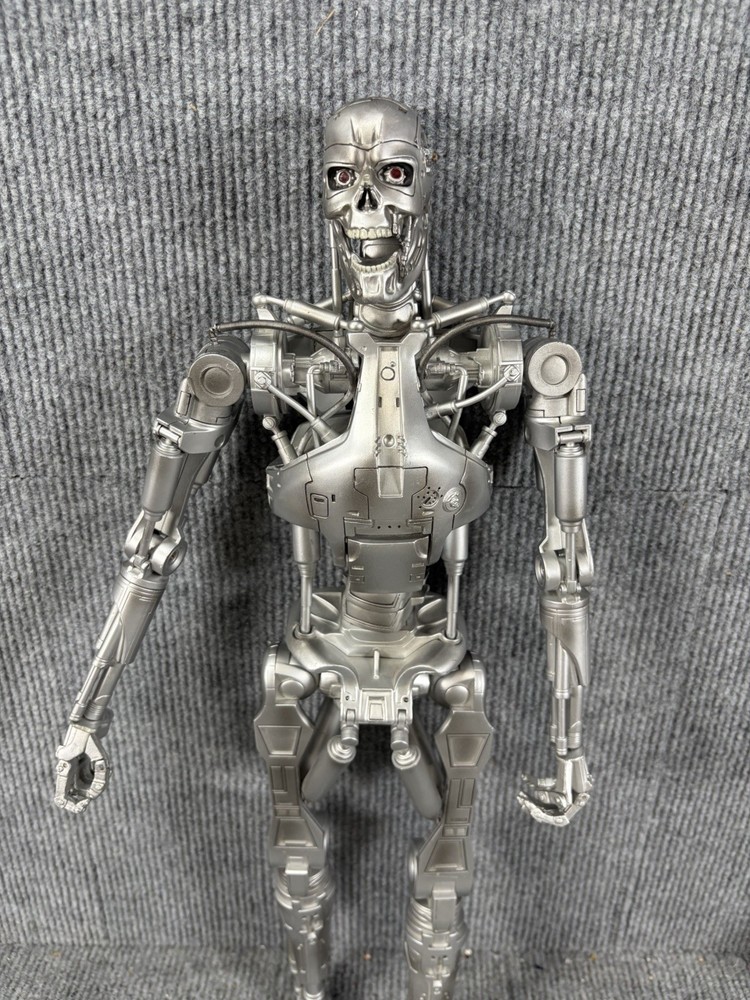 NECA Terminator 2 Endoskeleton T-800 LED Light up Eyes 1/4 Scale 18″ Figue