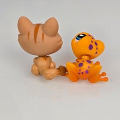 Littlest Pet Shop (LPS) Pack of 10 Pets Carry Case 90382 Bobble Head Toy 874 875