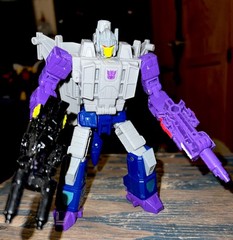Transformers Legacy Evolution Deluxe Class Needlenose With Accessories