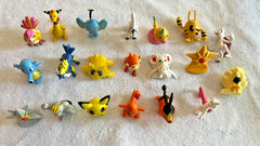 Lot of 20 – Pokémon PK China 1-3/4”- 2” Mini Figures variety