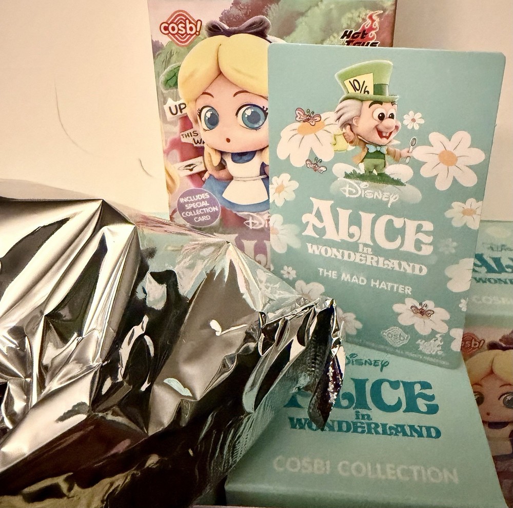 Hot Toys Disney CBX159 Alice in Wonderland Cosbi Mad Hatter Limited Edition