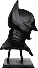 – DC Direct Batman: the Dark Knight (2008) Cowl Replica 1:1 Scale