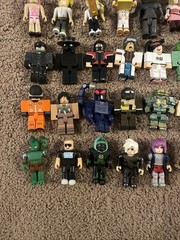 ROBLOX‎ Mixed Figures Lot Of 33 W/ Tank Accessories Despacito Spider & 2 Hats