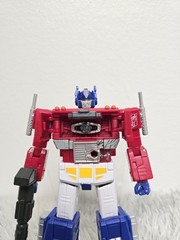 Transformers MTMTE Studio Series 86 Battle Damaged Optimus Prime Leader Class