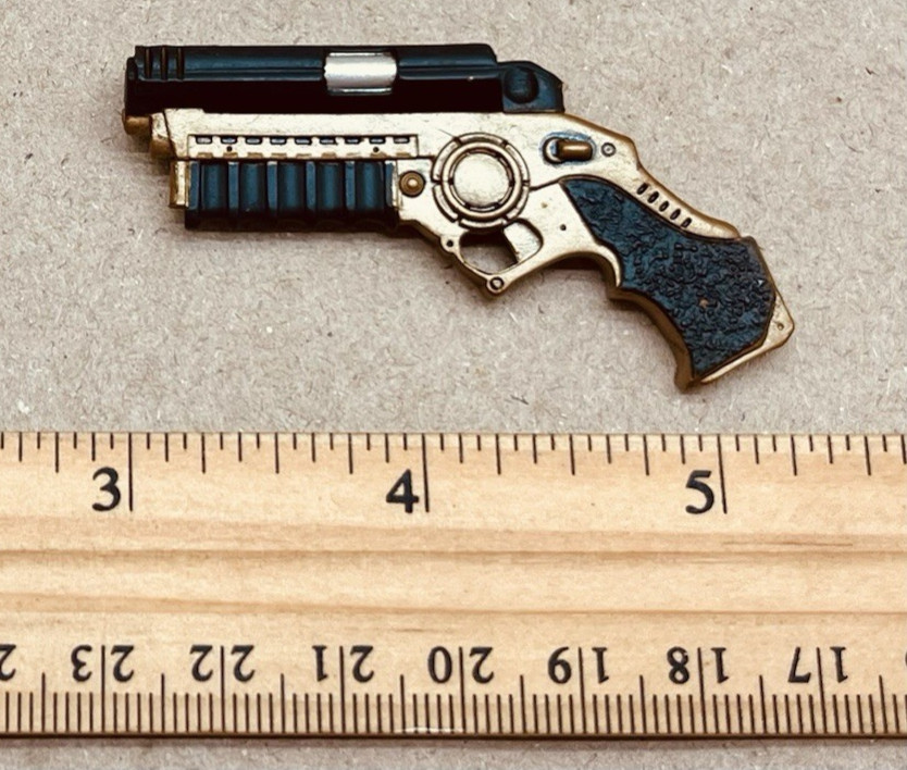 1/6 Hot Toys 12″ figure Dark Knight MMS67 Batman Begins Stun Gun weapon