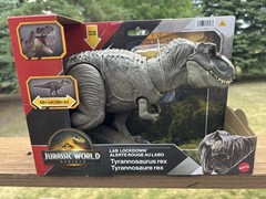 FREE SHIPPING . NEW T Rex Dinosaur Action Figure with Chomping Attack Feature