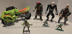 Teenage Mutant Ninja Turtle Figure & Accessory Lot Pre-Owned Play Wear No Breaks