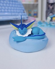 Pokémon Hollybox: Sweet Dreams Sleeping Eevee and Eeveelutions Series Blind Box