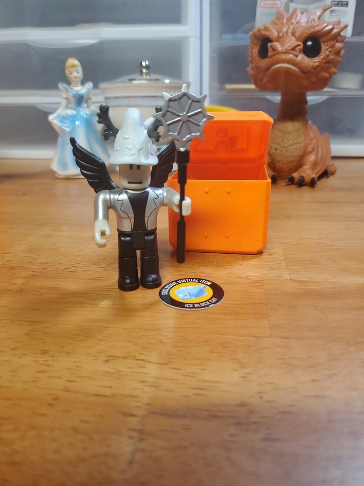 Roblox Celebrity Series 8 FRINIGUS Figure w/ ICE BLOCK CAT Virtual Item Code