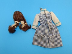 VTG 1974 Mego Wizard of Oz Dorothy 8″ Dolls x 2 + Toto + 2 Baskets + X-tras