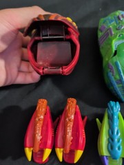 Retro/Vintage Space Pod Fistful of Aliens Pods And Launcher Lot, Red Green 1997