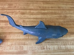 IT’S SHARK WEEK 🦈 CHOMPING Great White Sharks plastic toy figures BITE ACTION