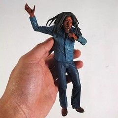 18cm/7″Bob Marley Music Legends & Microphone Jamaica Singer PVC Action Figure