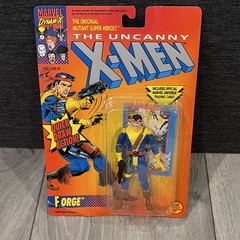 ToyBiz X-Men Marvel Dynamax Forge Action Figure Carded w/ Gun, Trading Card