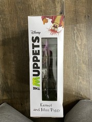 Diamond Select Toys The Muppets Kermit & Miss Piggy Set w/ Banjo Dog
