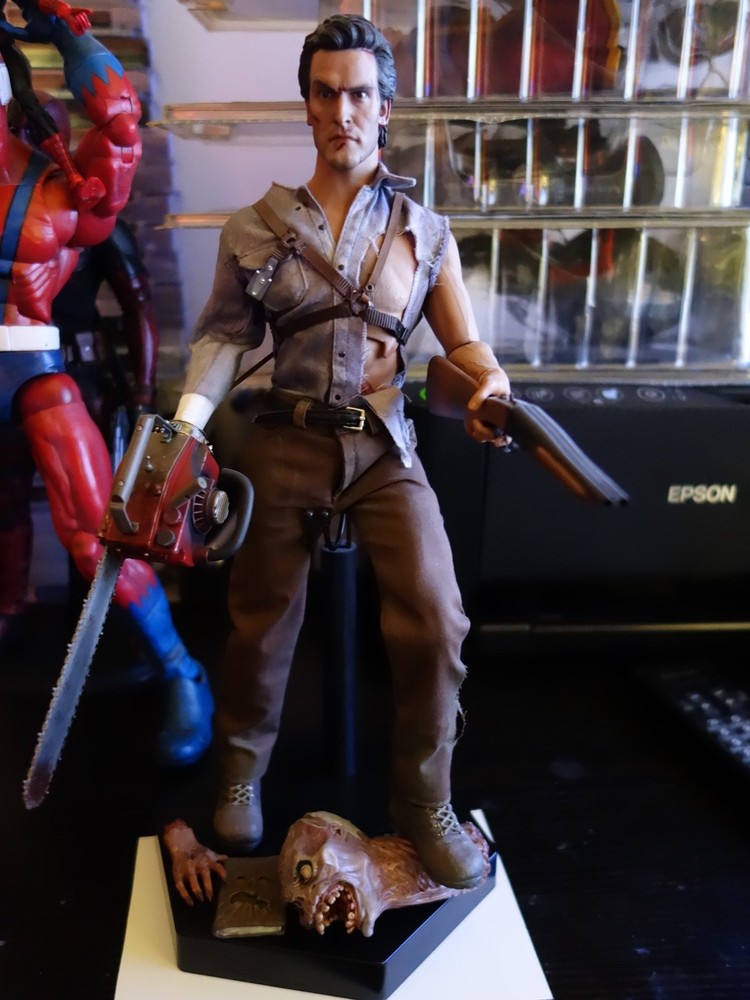 sideshow sixth scale exclusive Ash Williams EVIL DEAD 2 CIB very good condition
