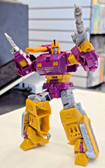 Transformers Legacy IMPACTOR Wreck ‘n Rule Amazon Exclusive Deluxe Loose