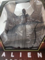 Suspended Lab Xenomorph XX121 (Deluxe Action Figure) – Alien: Romulus | NECA
