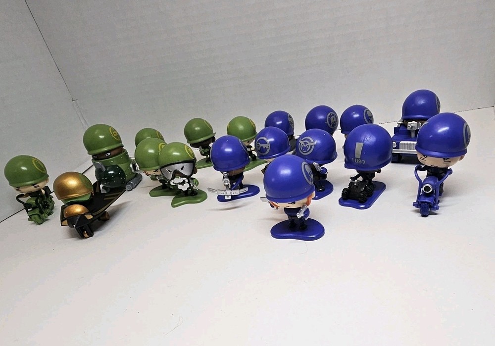 Awesome Little Green Men – LOT OF 18