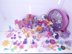 My Little Pony lot of 21 various Ponies Tons of Accessories and bag Free Ship