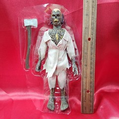 Chamber of Horrors -Beast of Blood-Retro Style 8″ Figure- Trick or Treat Studios