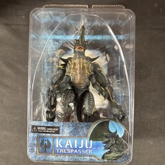 KAIJU TRESPASSER ACTION FIGURE PACIFIC RIM HORROR SCI-FI NECA OPEN BOX MONSTER