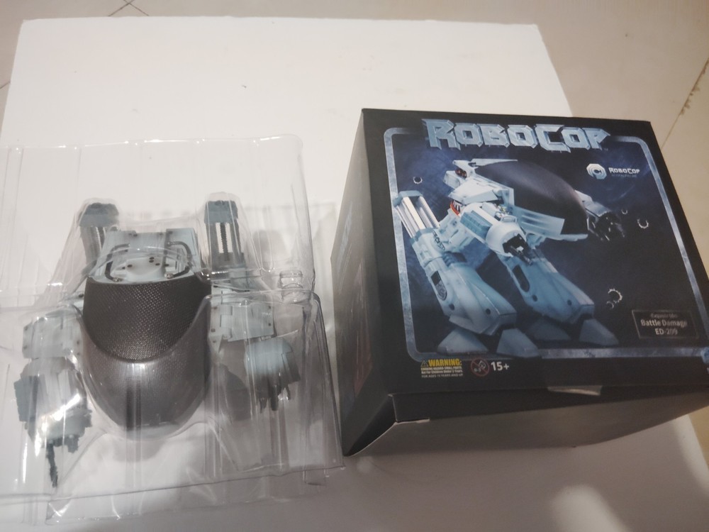 1/18 Robocop Battle Damaged Figure Hiya Toys