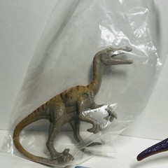 RARE 2000 Kron and Velociraptor 4″ McDonald’s EUROPE Movie Disney Dinosaur