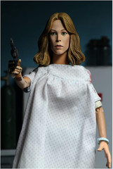 Halloween 2 Action Figure 2 Pack – Dr. Loomis & Laurie Strode 8″ Clothed