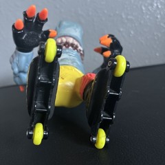 VINTAGE 1994 MATTEL STREET SHARKS BLADES ACTION FIGURE STREEX ROLLER BLADER TOY