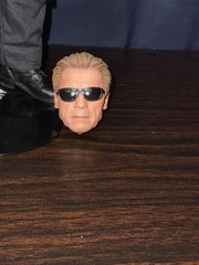 Hot Toys MMS307 Terminator T-800 Guardian Genisys 1/6 Figure Used Arnold