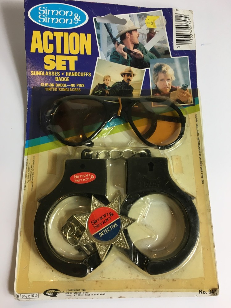 1983 Simon & Simon Action Set – badge handcuffs Gordy toys TV detective NIP New