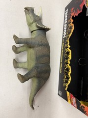 Kenner Jurassic Park Triceratops Head Ramming Action Dino Wound Series 1 w/ Box