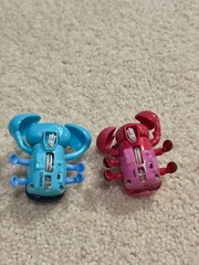2 Xia Xia Pets: Loose Pink And Blue Hermit Crab Figure (no Batteries)