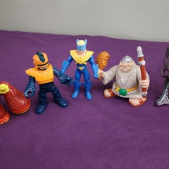 RANDOM LOT OF DIFFERENT ACTION FIGURES SEE PHOTOS FIGURES SHOW SIGN OF WEAR