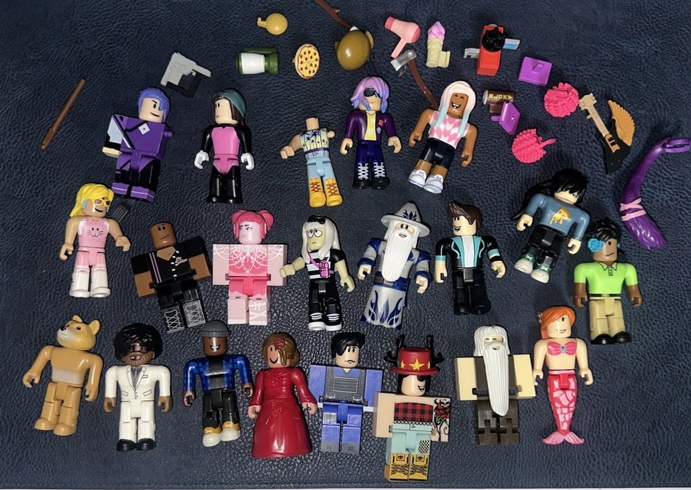 Roblox Toys Action Celebrity Mini Figures / Accessories Lot Of 20+ Pieces