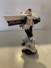 Hasbro Transformers War for Cybertron Earthrise Deluxe Class Prowl