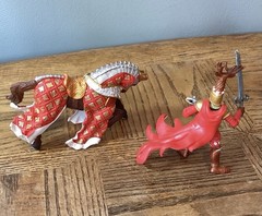 Papo 2007 Knight & Horse Red White Gold Deer Head Helmet Toy *sword Damage