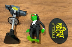 Kermit The Muppet Show 25 Years Figure 2002 Palisades +Movie Camera Top Hat Base