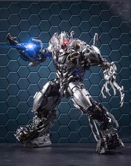 US SHIP_LS06 Transformers Figure/Black Mamba Transformation Tank Mega Commander