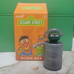Super7 Sesame Street Oscar The Grouch Glitter Chase Blind Box Reaction Figure