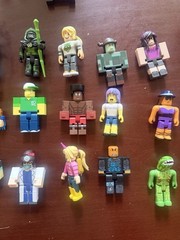 Roblox‎ Mixed Figures & Accessories Lot Of 20 Figures Used As Shown