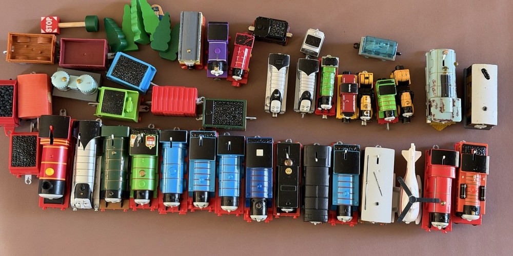 Lot Of 40+ Thomas The Train, trains, Battery powered, Diecast, Wood