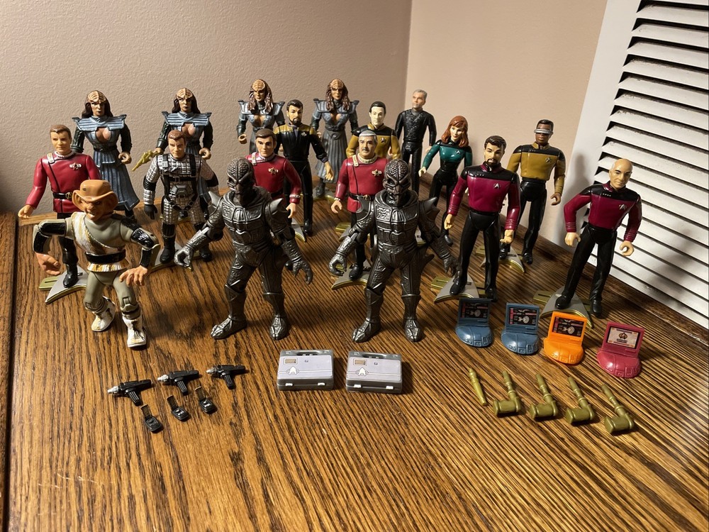 Star Trek Generations (15) Voyager (3) Playmates Toys 18 Figures & Accessories