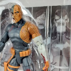 DC Direct Dceased Unkillables Deathstroke 2022 7″ Poseable Figure Open Box