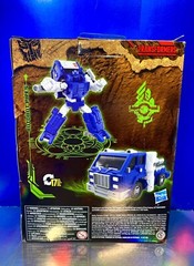 2021 Hasbro Transformers Kingdom War for Cybertron Trilogy Figure: AUTOBOT PIPES
