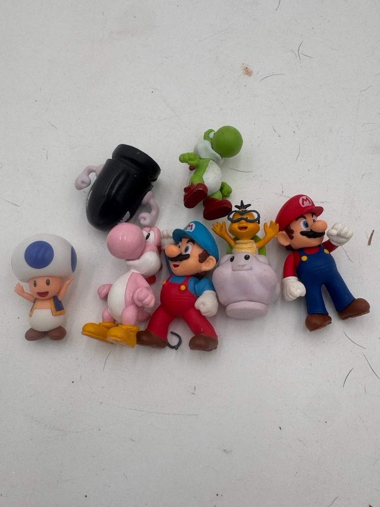 Jakks Pacific Super Mario 4 Inch Lot of 6 Action Figured Mario Yoshi Mushroom